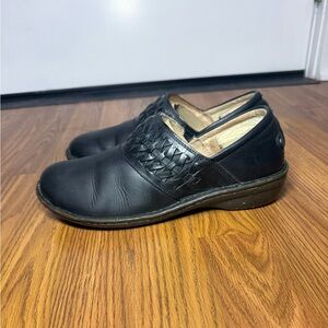 UGG Anila black leather slip-on clogs with a woven vamp detail size 9